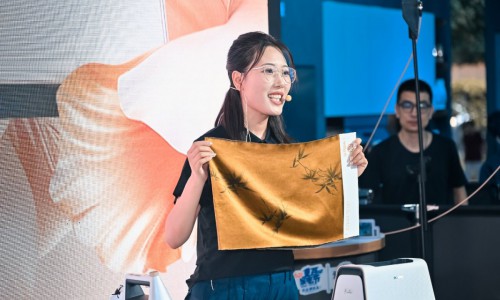 卡萨帝携手中国丝绸协会，打造专业级丝绸护衣体验